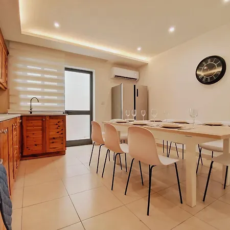 Apartament 3br Duplex With Rooftop Bbq In North Of Malta *